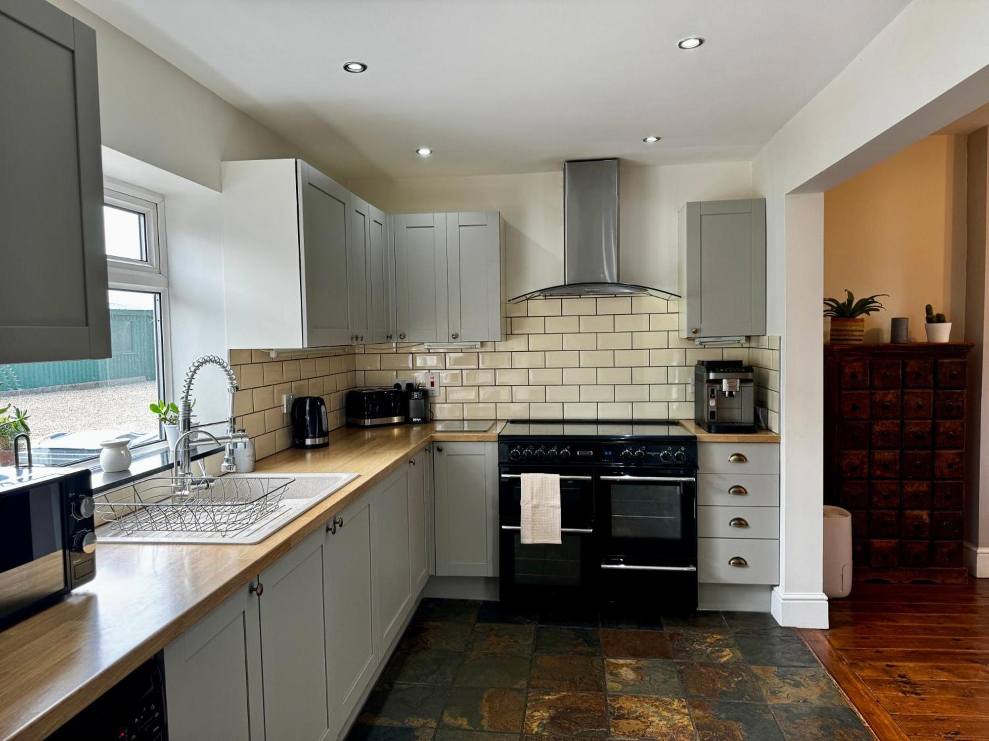 Luxury Isla Cottages, Bourne! Dog-Friendly, Countryside Views, Garden, Parking, 5Mins Pubs - Family Holiday Номер фото