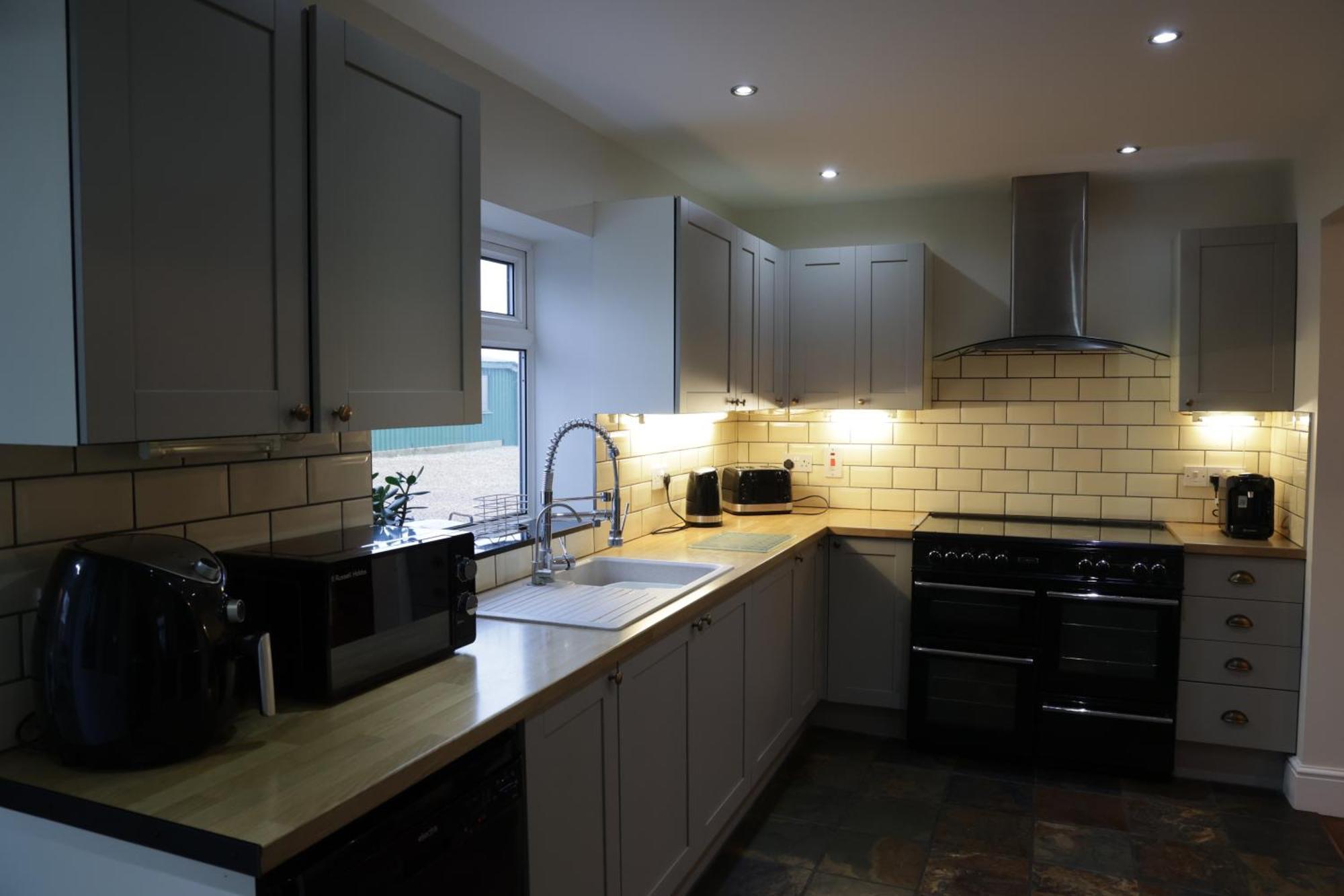 Luxury Isla Cottages, Bourne! Dog-Friendly, Countryside Views, Garden, Parking, 5Mins Pubs - Family Holiday Номер фото